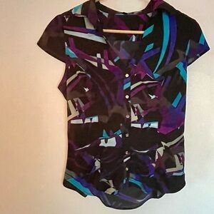 CAPS sleeves blouse with vibrant colors.